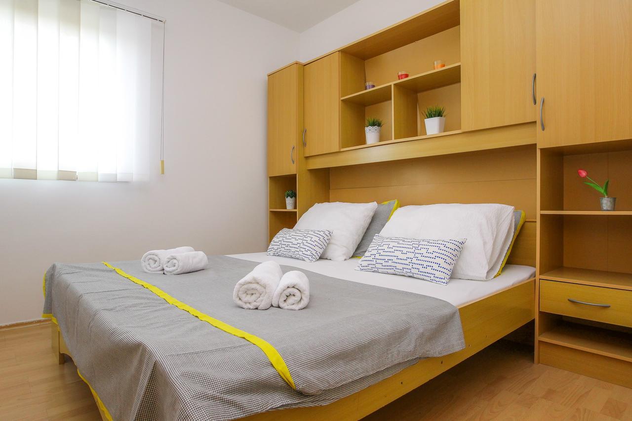 Lucky Luke Pool Apartments Novaglia Esterno foto