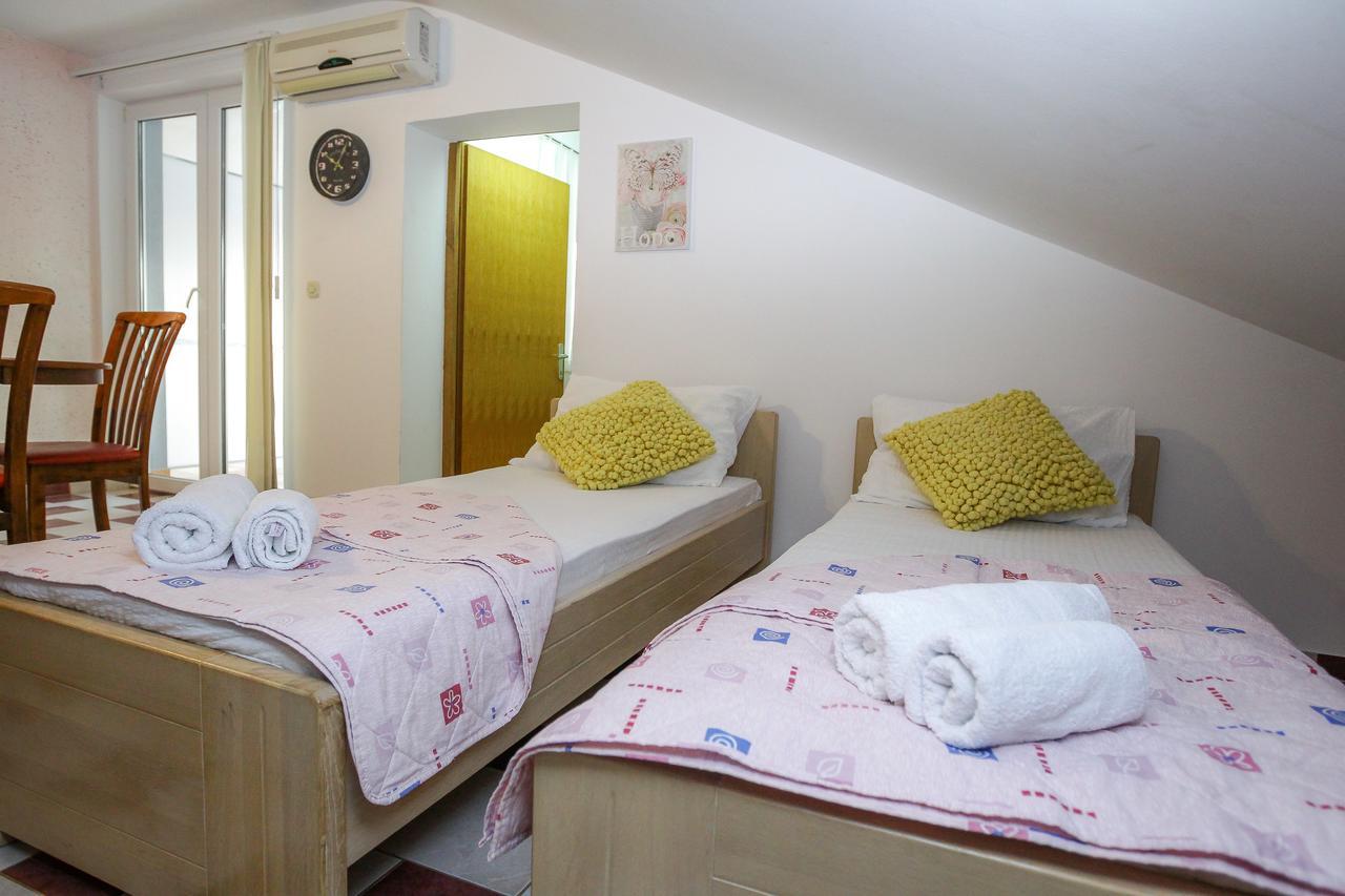 Lucky Luke Pool Apartments Novaglia Esterno foto