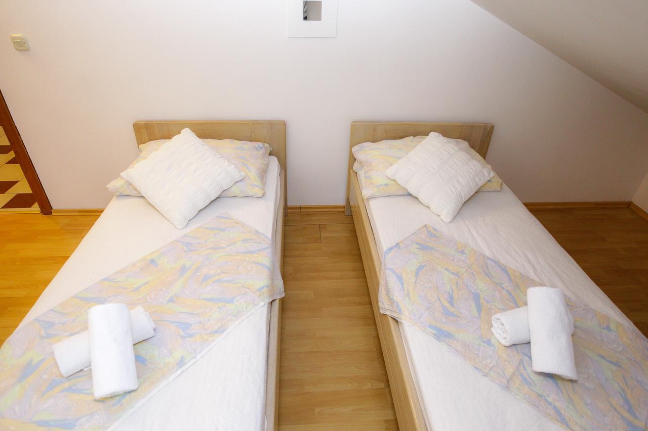 Lucky Luke Pool Apartments Novaglia Esterno foto