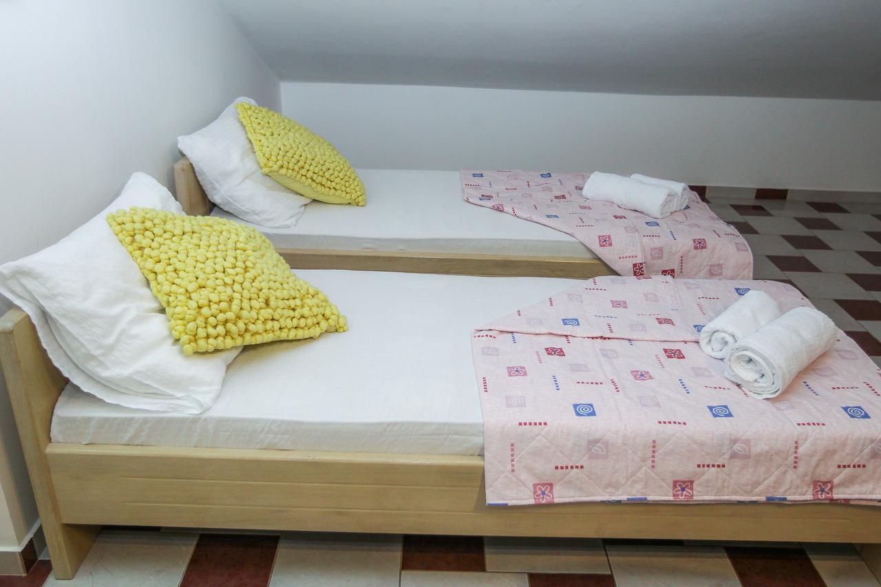 Lucky Luke Pool Apartments Novaglia Esterno foto