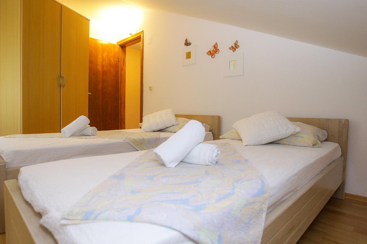 Lucky Luke Pool Apartments Novaglia Esterno foto