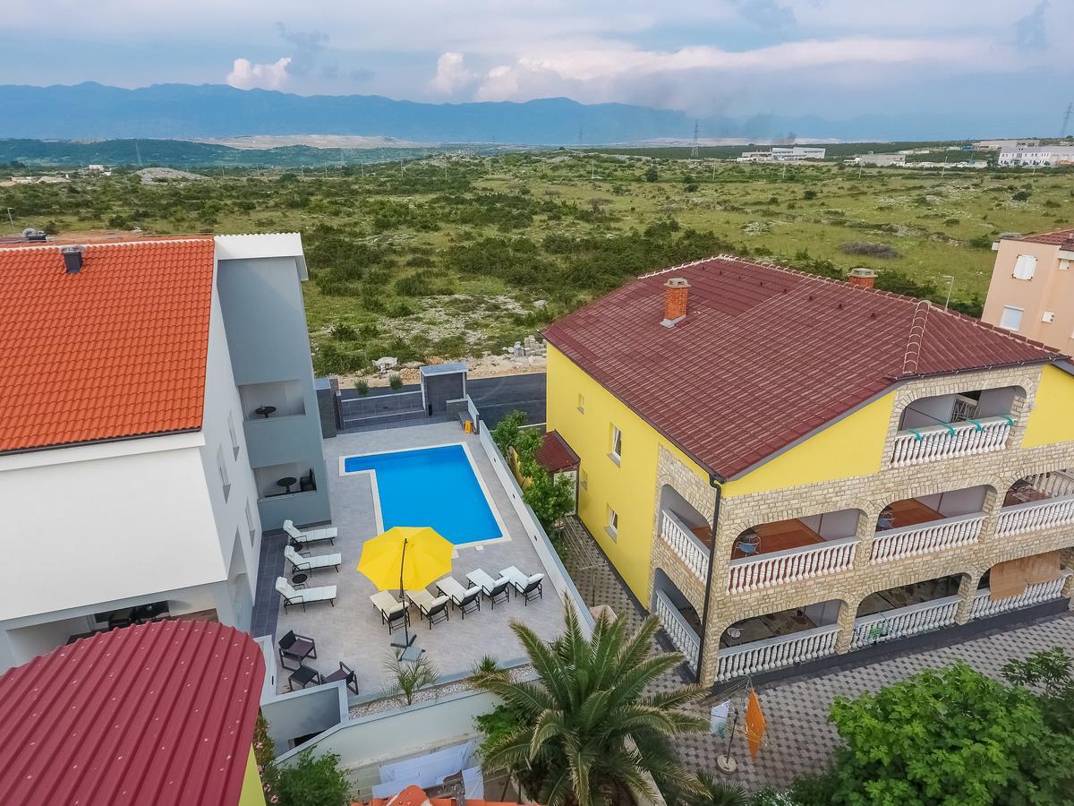 Lucky Luke Pool Apartments Novaglia Esterno foto