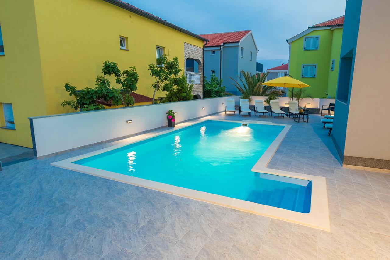 Lucky Luke Pool Apartments Novaglia Esterno foto
